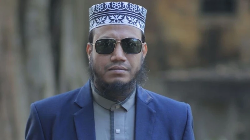 কলেজ পরিদর্শনে গিয়ে অবরুদ্ধ এমপি আমির হামজা