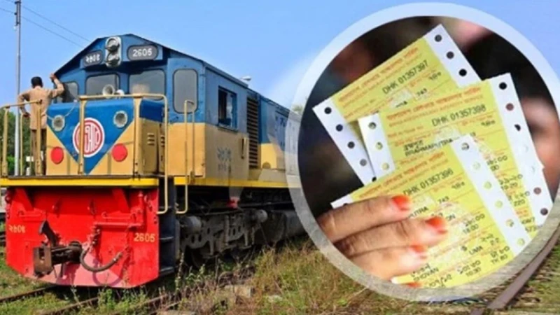 ঈদযাত্রায় ট্রেনের দ্বিতীয় দিনের টিকিট বিক্রি শুরু