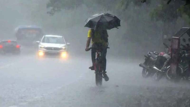 সন্ধ্যার মধ্যে ঢাকাসহ ৯ জেলায় বজ্রবৃষ্টির শঙ্কা