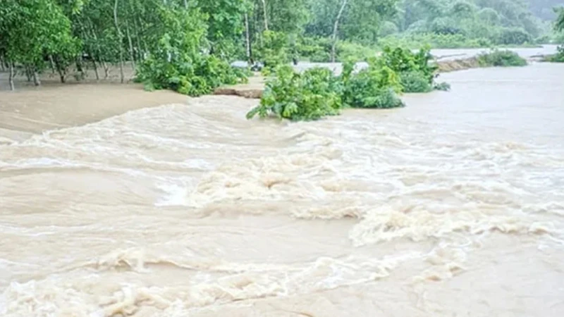 বাড়ছে নদ-নদীর পানি, বন্যার আশঙ্কা