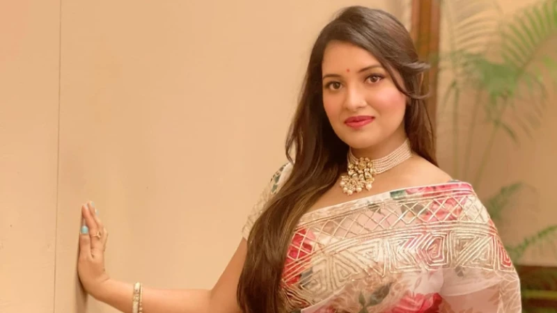 সিঁথি সাহার ‘বসন্তের কোকিলে’ মুগ্ধতা ছড়ালেন অলংকার