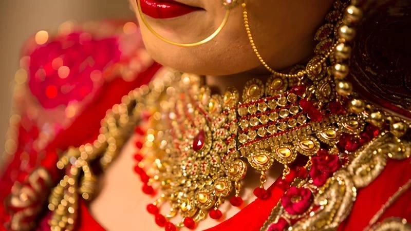 ‘বিয়ের গয়না স্ত্রীর একক সম্পত্তি, স্বামী বা শ্বশুরবাড়ির কোনো অধিকার নেই’