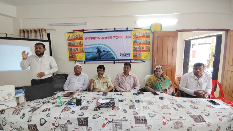 পঞ্চগড়ে স্প্রে ম্যানদের বিনামূল্যে চার্জার স্প্রে মেশিন ও কৃষকদের মাঝে গাছের চারা বিতরণ