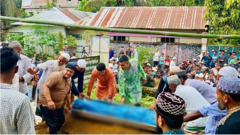 জানাজা শেষে চিরনিদ্রায় অপ্রতিম, ছেলের হত্যার বিচার চাইলেন বাবা