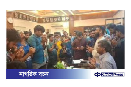 ঢাবি কলা অনুষদের ডিন পদত্যাগ: শিক্ষার্থীদের আন্দোলনের জয়