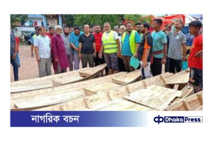 টুঙ্গিপাড়া থেকে কুমিল্লায় নৌকা নিয়ে এলো স্বেচ্ছাসেবক দল