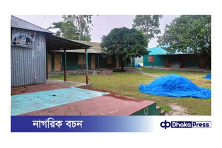 ইট আত্মসাতের অভিযোগ স্কুলের ম্যানেজিং কমিটির সভাপতির বিরুদ্ধে