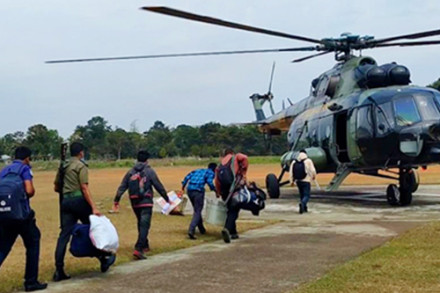 সাজেক অবরোধ: হাজার হাজার পর্যটক আটকে, হেলিকপ্টারে উদ্ধার