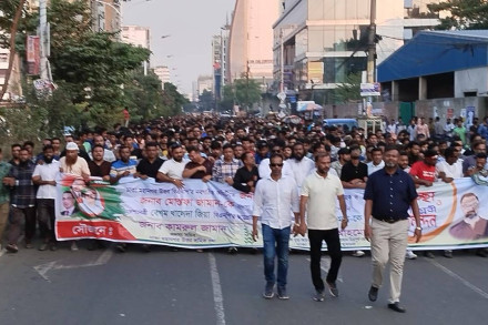 শিমুল আহমেদের নেতৃত্বে উত্তরায় আনন্দ মিছিল 