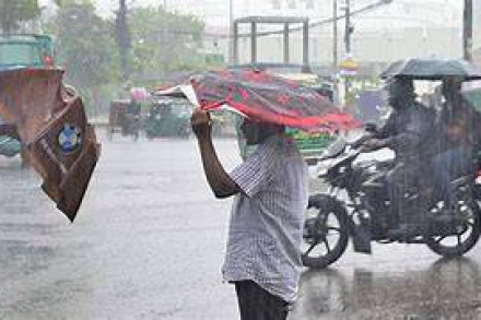 ঢাকায় ২৭ মিলিমিটার বৃষ্টি, সামান্য কমল তাপমাত্রা