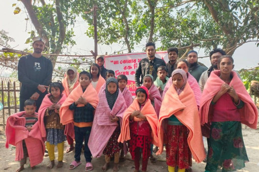 সুবিধাবঞ্চিত শিশুদের মাঝে নওগাঁ ব্লাড সার্কেলের শীতবস্ত্র বিতরণ