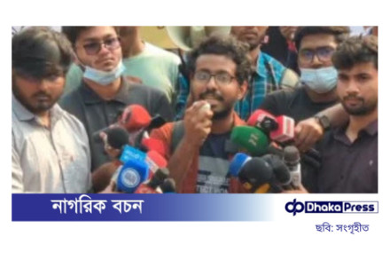 শহীদ মিনারে কুয়েট শিক্ষার্থীদের উপস্থিতি