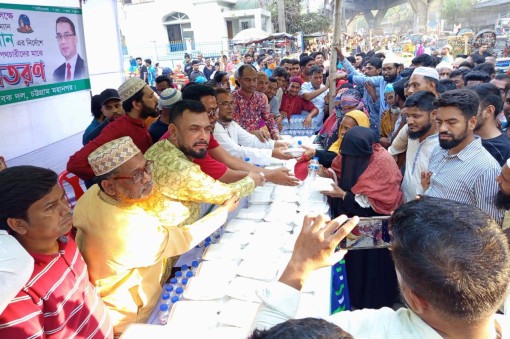 ইপিজেডে স্বেচ্ছাসেবক দলের ইফতার বিতরণ কর্মসূচি উদ্বোধনে নগর  আহবায়ক বেলায়েত হোসেন বুলু