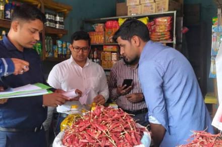 চট্টগ্রামে নিত্য পণ্যের বাজার মনিটরিং এ জেলা প্রশাসনের টিম