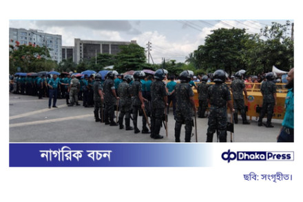 নির্বাচন ভবনের সামনে এনসিপির বিক্ষোভকে কেন্দ্র করে পুলিশের সতর্ক অবস্থান