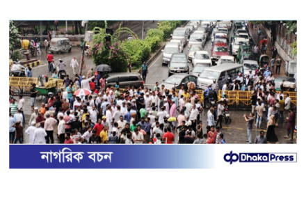 বৃষ্টিতে জলাবদ্ধতা ও রাজনৈতিক অবরোধে ঢাকায় তীব্র যানজট, চরম ভোগান্তিতে নগরবাসী