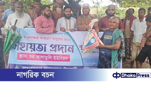 চাঁপাইনবাবগঞ্জে বন্যার্ত ৭৫০ পরিবারকে খাদ্য সহায়তা দিলেন নূরুল ইসলাম বুলবুল