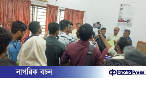 ডাকসু নির্বাচন: মনোনয়নপত্র সংগ্রহের শেষদিনে সিনেটে শিক্ষার্থীদের ভিড়