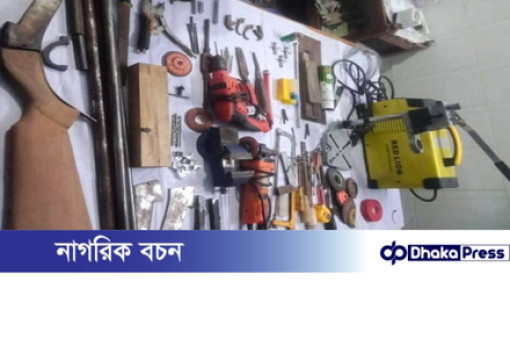 পাবনায় বিলে অস্ত্র তৈরির কারখানার সন্ধান, আটক দু’জন