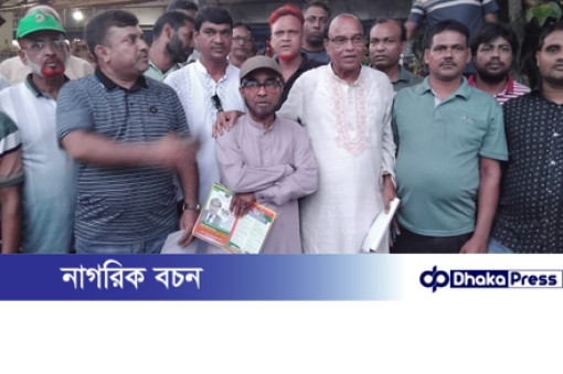 চাঁপাইনবাবগঞ্জে গণসংযোগ কার্যক্রমে লিফলেট বিতরণ