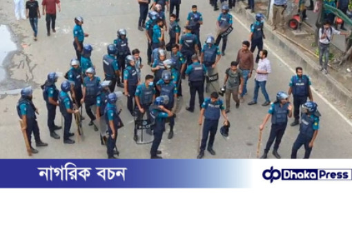 নিউমার্কেটে ঢাকা কলেজ ও সিটি কলেজ শিক্ষার্থীদের সংঘর্ষ, পুলিশসহ আহত ১০