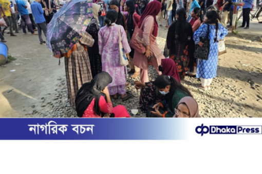 অবরুদ্ধ শিক্ষকদের উদ্ধারে আসা স্বজনদের ‘বহিরাগত’ বলা হচ্ছে: বাকৃবি কর্তৃপক্ষ