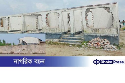 ভাঙনের অজুহাতে খোর্দ্দ বাঁশপাতা আবাসন প্রকল্পের ঘরের খুলে নিয়েছে দরজা-জানালা