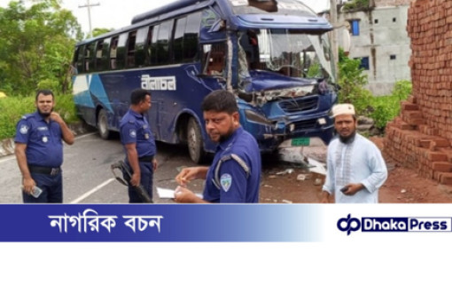 মনোহরগঞ্জে বাসচাপায় অটোচালকসহ দু’জন নিহত