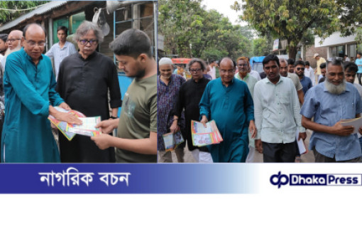 চাঁপাইনবাবগঞ্জে লিফলেট বিতরণে ব্যস্ত আহ্বায়ক গোলাম জাকারিয়া