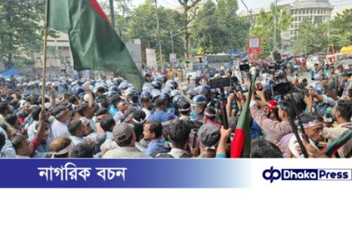 শাহবাগে শিক্ষকদের অবরোধ, থমকে যান চলাচল