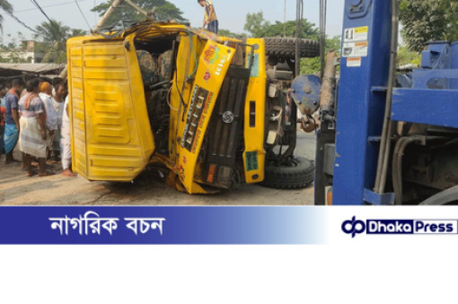 পাবনায় ট্রাকের ধাক্কায় ভ্যানে থাকা দুই শিক্ষার্থীসহ নিহত ৩ পাবনায় ট্রাকের ধাক্কায় ভ্যানে থাকা দুই শিক্ষার্থীসহ নিহত ৩