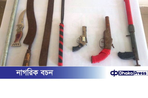 তিতাসে দেশি-বিদেশি অস্ত্রসহ চার নারী গ্রেপ্তার তিতাসে দেশি-বিদেশি অস্ত্রসহ চার নারী গ্রেপ্তার
