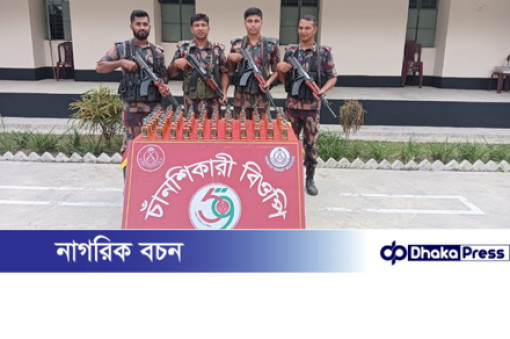 ভোলাহাট সীমান্তে ৯৩ বোতল ভারতীয় মদ জব্দ ভোলাহাট সীমান্তে ৯৩ বোতল ভারতীয় মদ জব্দ