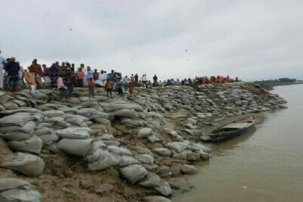 বিষখালী নদীর ভাঙন রোধে সিসি ব্লক চায় ক্ষতিগ্রস্তরা ত্রাণ নয়