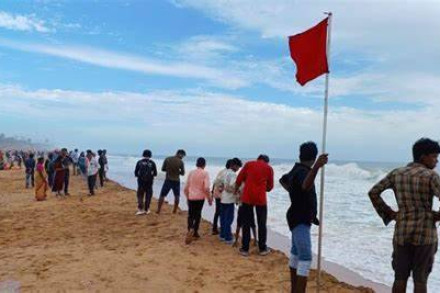 সতর্কতা জারি ভারত ও পাকিস্তানের উপকূলীয় অঞ্চলে