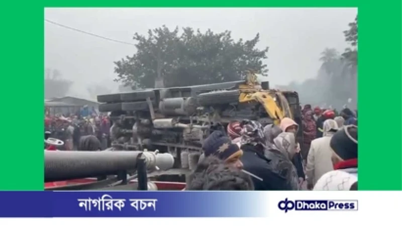 বালু ভর্তি ট্রাক নিয়ন্ত্রণ হারিয়ে বাজারে, নিহত ৪