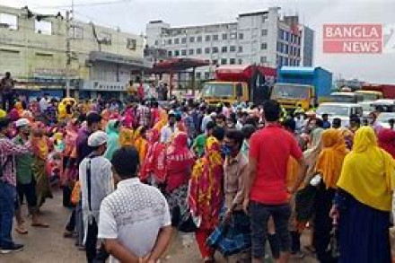 বেতন-বোনাসের দাবিতে টঙ্গীতে মহাসড়ক অবরোধ