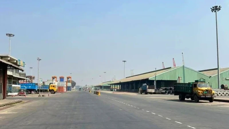 চার দফা দাবিতে চট্টগ্রাম বন্দরে ফের অনির্দিষ্টকালের ধর্মঘট