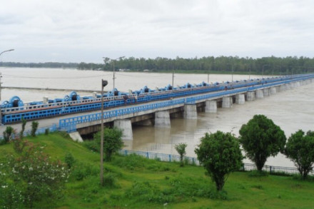 উজানের ঢল আর ভারী বৃষ্টিতে তিস্তায় পানি হঠাৎ বিপৎসীমার ওপরে