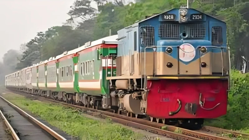 টিকিটবিহীন যাত্রীতে রেলের রাজস্ব ক্ষতি, তদারকির ঘাটতির অভিযোগ