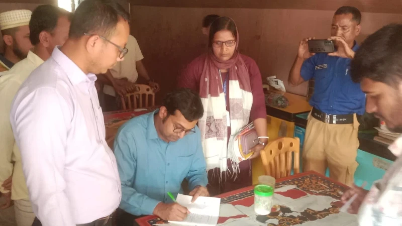 লামায় বাজার মনিটরিং অভিযান: ৫ ব্যবসায়ীকে জরিমানা, একজনের কারাদণ্ড