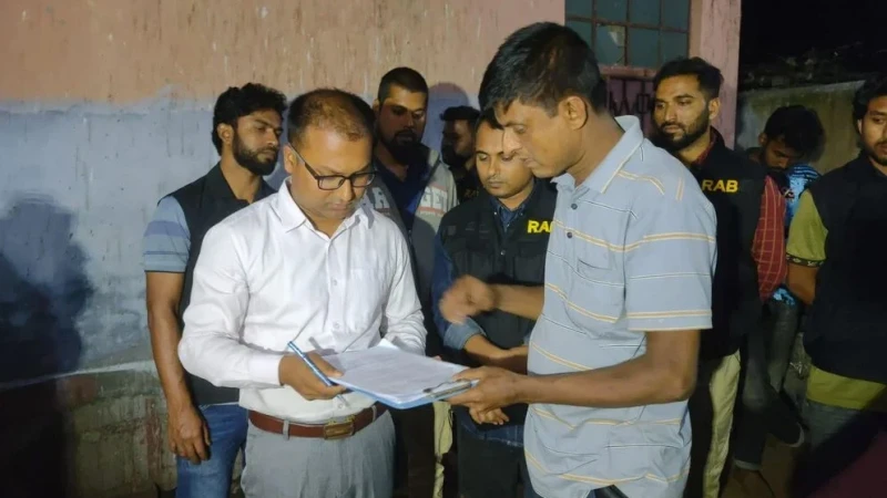 বগুড়ায় ভ্রাম্যমান আদালতের অভিযানে ১৬০০ কেজি পলিথিন জব্দ