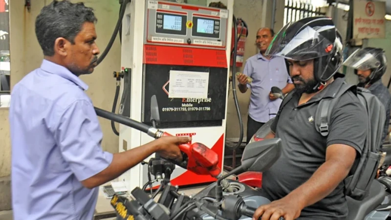 দেশের সব জেলায় মোবাইল কোর্ট পরিচালনার নির্দেশনা, জ্বালানি তেলের সরবরাহ নিশ্চিত করতে চিঠি