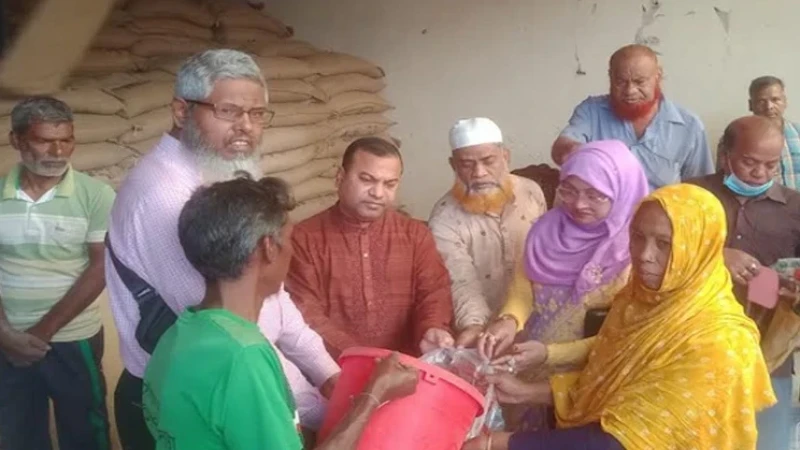 নাটোরে ভিজিএফ’র চাল বিতরণ কার্যক্রম