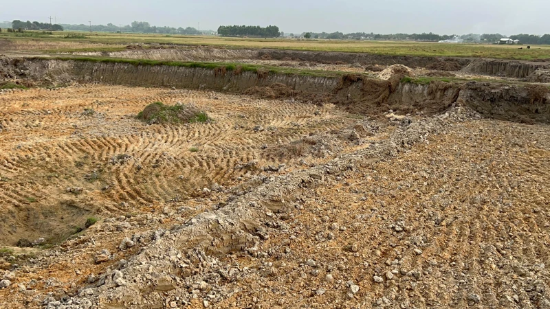 মুরাদনগরে রাতের আঁধারে ফসলি জমির মাটি কাটার অভিযোগ
