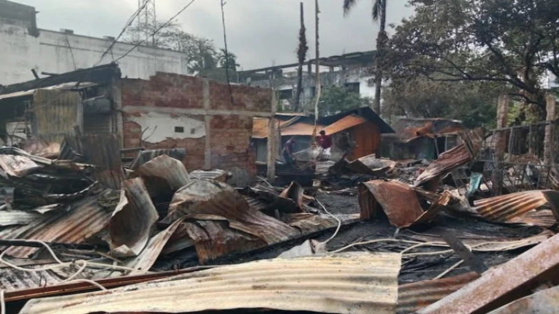 সুনামগঞ্জে আগুনে ১২টি দোকান পুড়ে ছাই