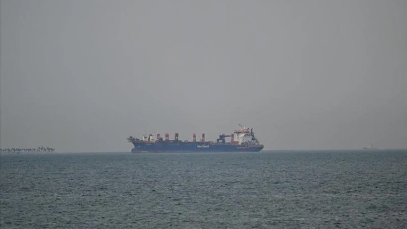 সোমবার দুটি চীনা কন্টেইনার জাহাজ হরমুজ প্রণালী অতিক্রম করেছে: মনিটর