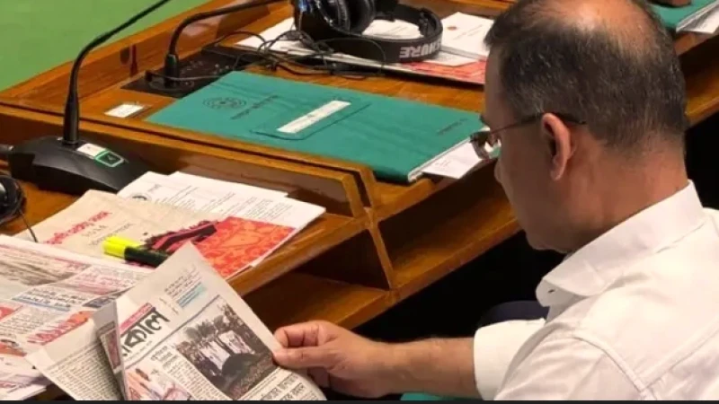 সংসদ অধিবেশন চলাকালেও রাষ্ট্রীয় দায়িত্বের প্রতি অনন্য দৃষ্টান্ত স্থাপন করলেন প্রধানমন্ত্রী