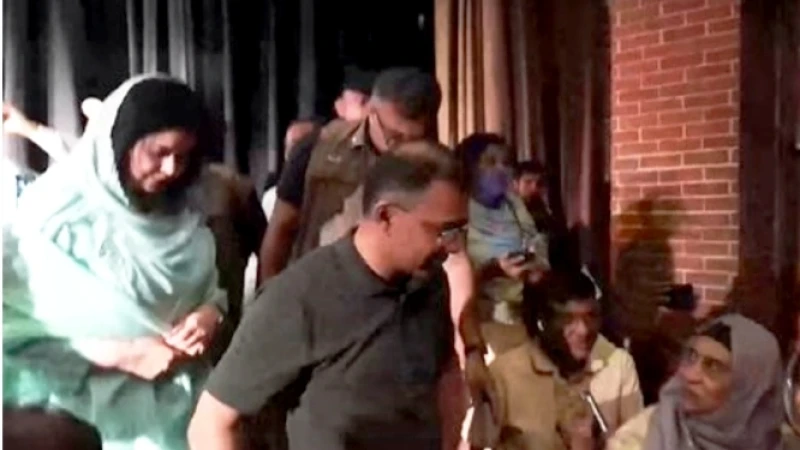 সপরিবারে নাটক দেখলেন তারেক রহমান