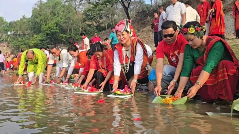 সাঙ্গু নদীতে ফুল বিসর্জনে বর্ষবরণ, বান্দরবানে ফুল বিজুর বর্ণিল সূচনা